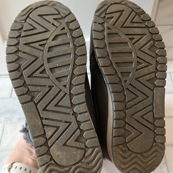 Gray boots - Picture 3 of 3